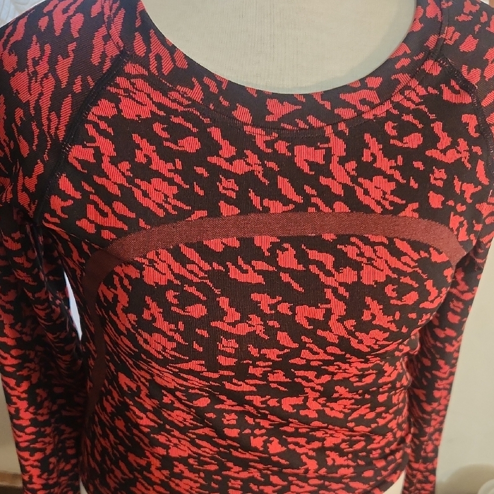 Bodycon Red Black Long Sleeve Gorpcore Top Gym Beach City Hike Size Large - Picture 5 of 6